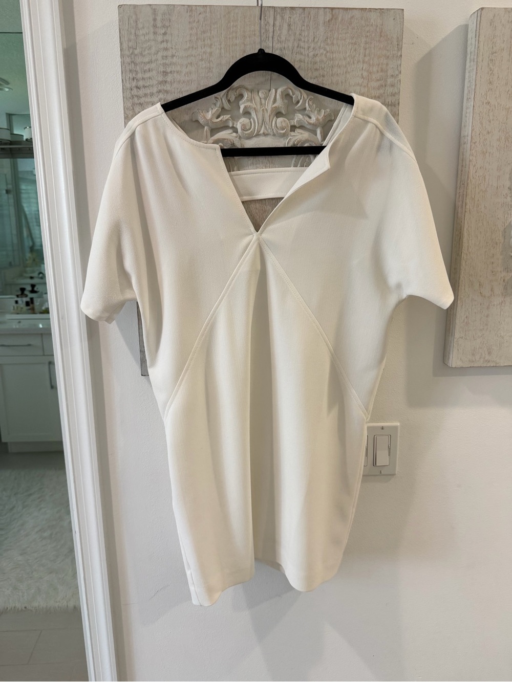 Trina Turk Women’s White Oberlin Short-Sleeve V Neck Dress